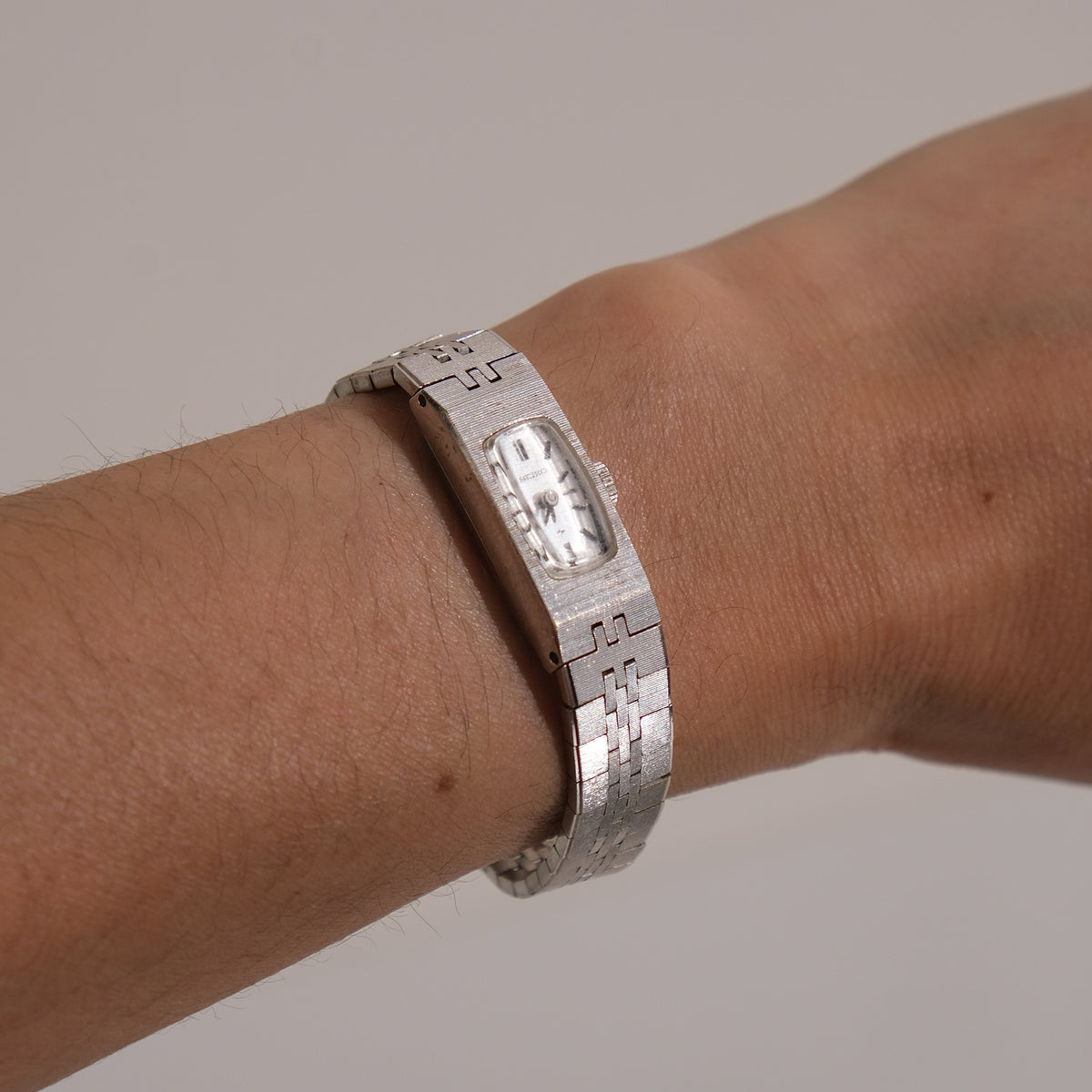 Vintage 70s Argent Seiko Manual Wind Textured Link Watch 