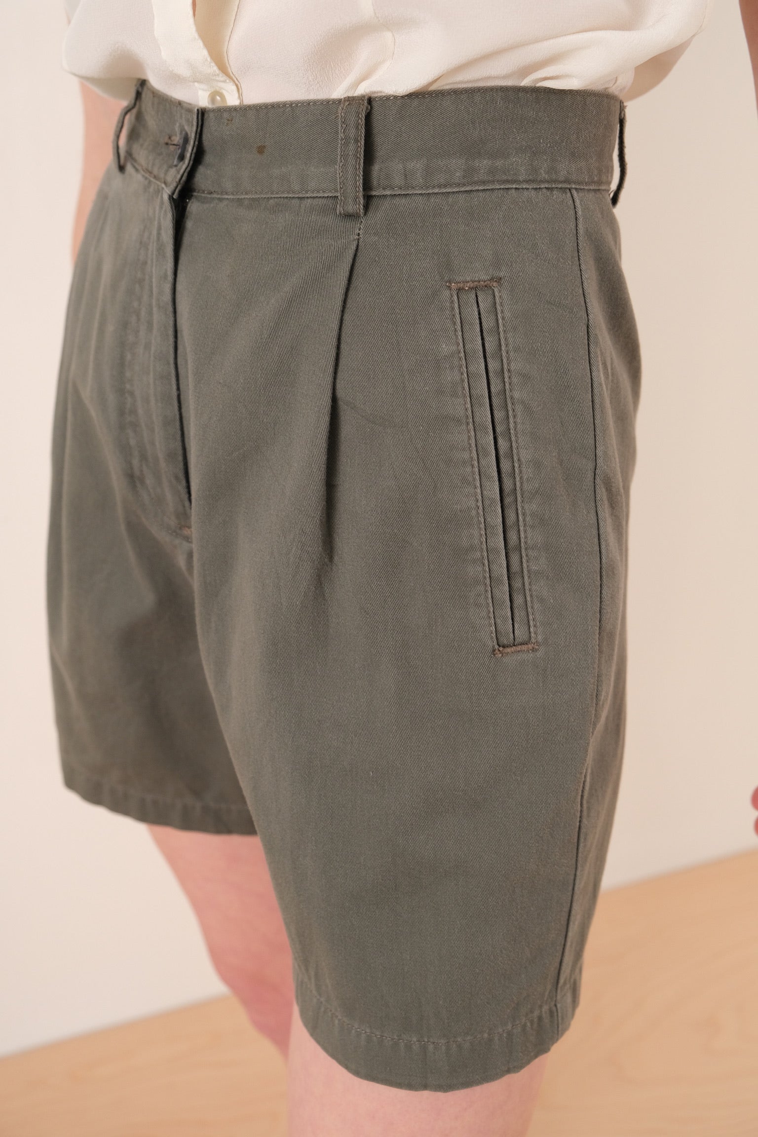 Vintage 90s Olive Cotton Pleated Shorts – Hermine
