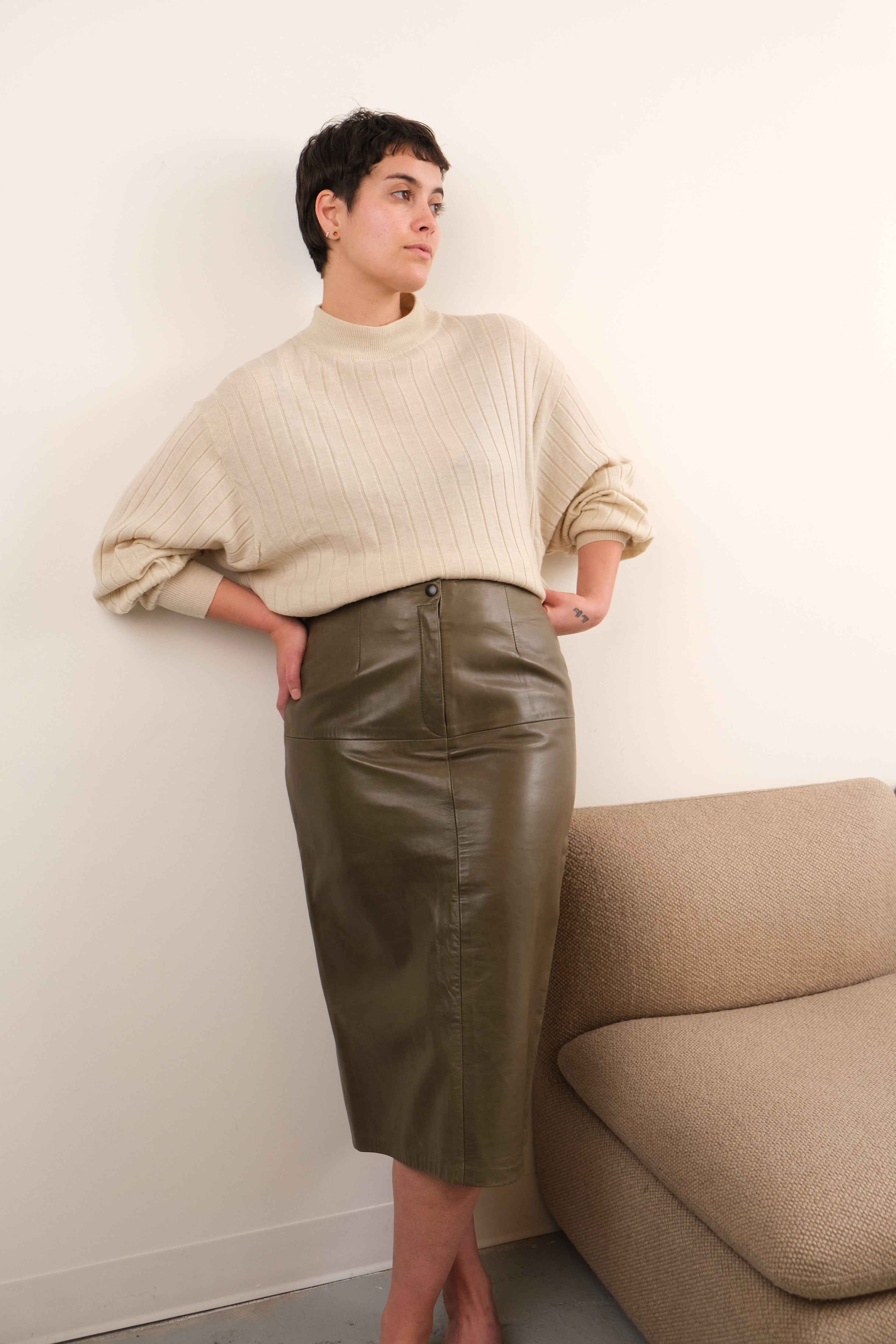 Vintage 90s Olive Leather Minimalist Maxi Skirt – Hermine