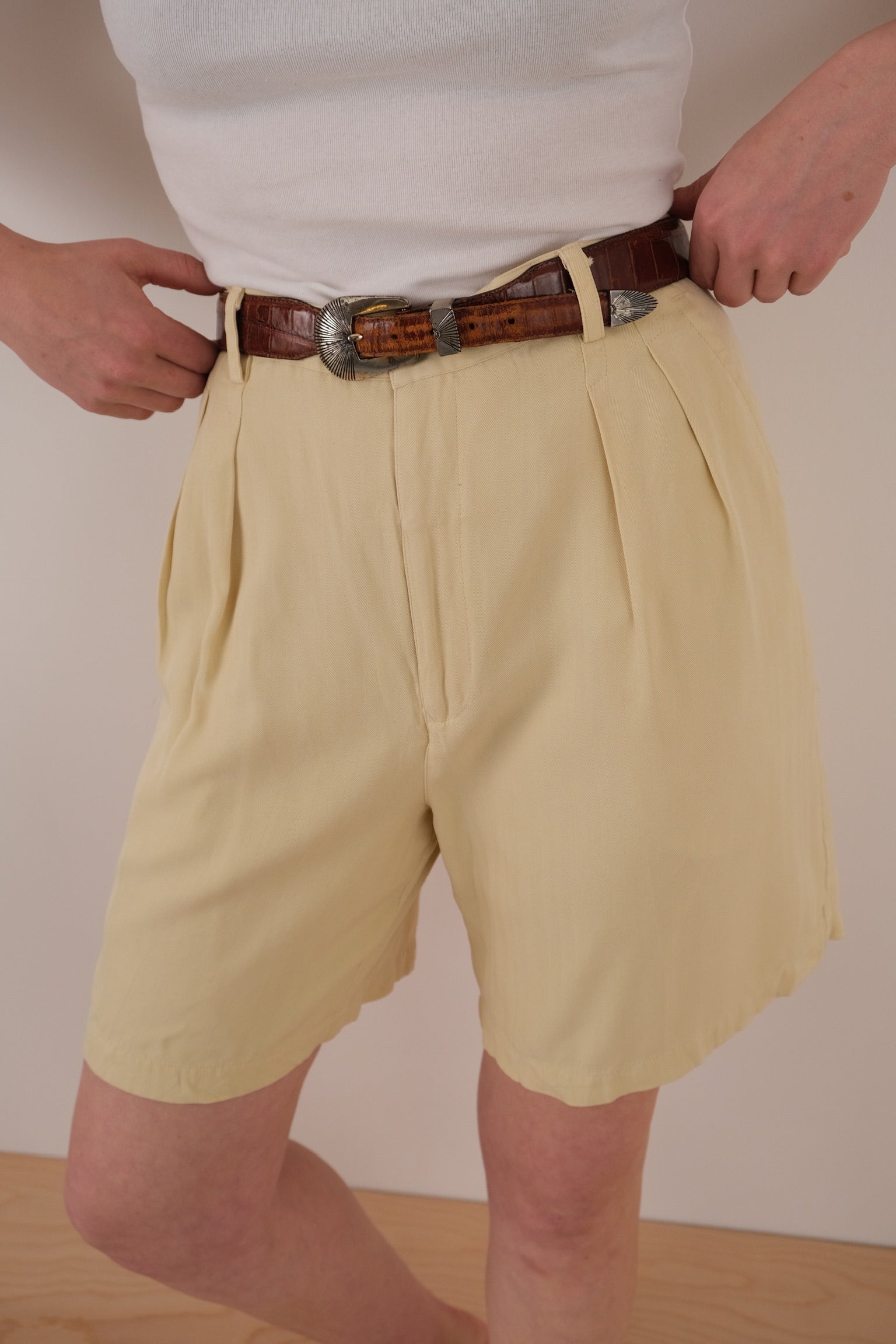Vintage 90s Banana Silk Pleated Shorts – Hermine