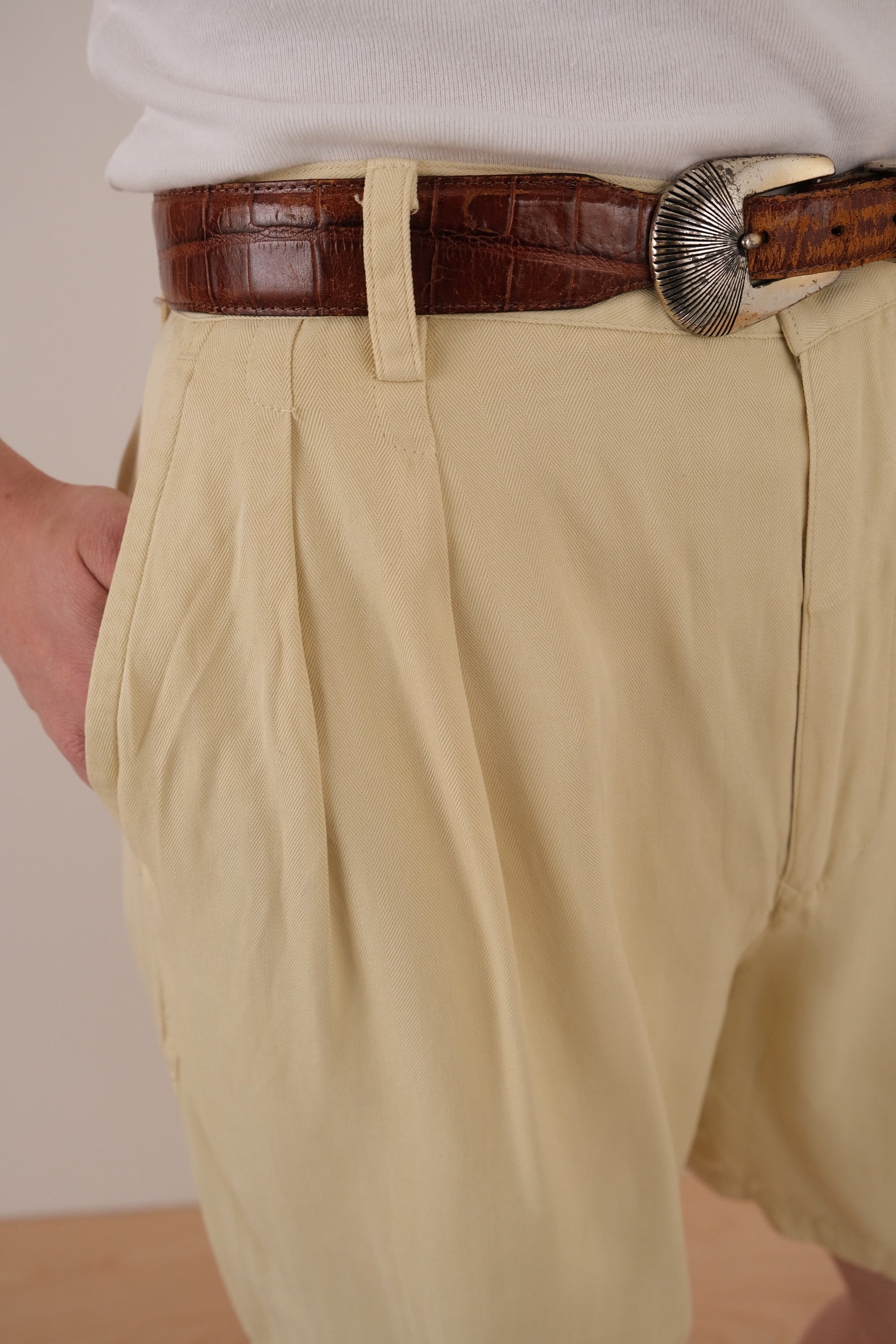 Vintage 90s Banana Silk Pleated Shorts – Hermine