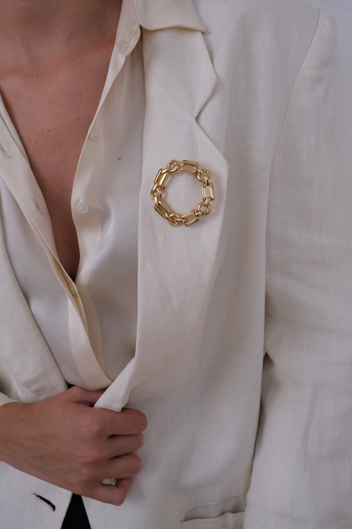 Vintage Gilt E. Pearl Circular Chain Brooch