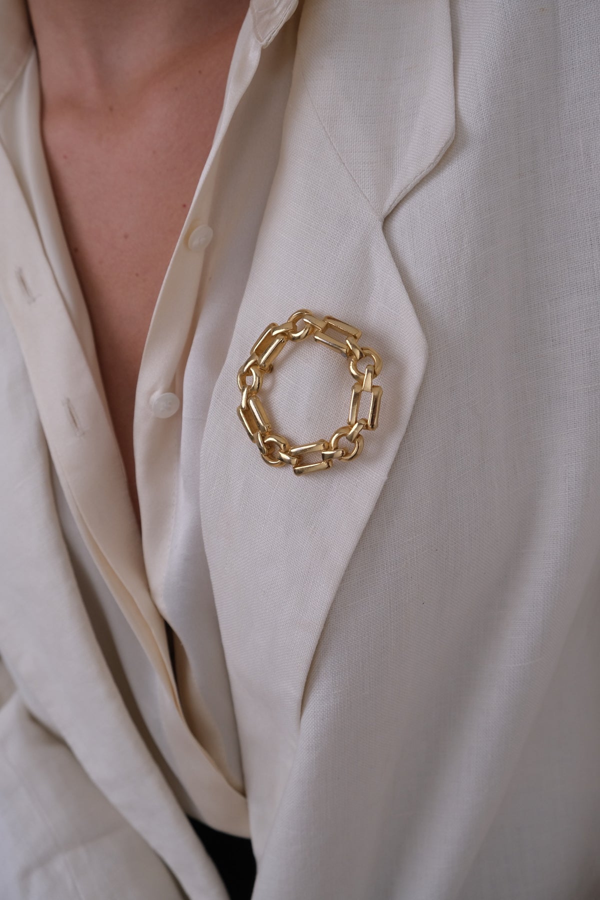 Vintage Gilt E. Pearl Circular Chain Brooch